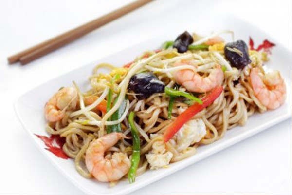 Tallarines fritos con Gambas